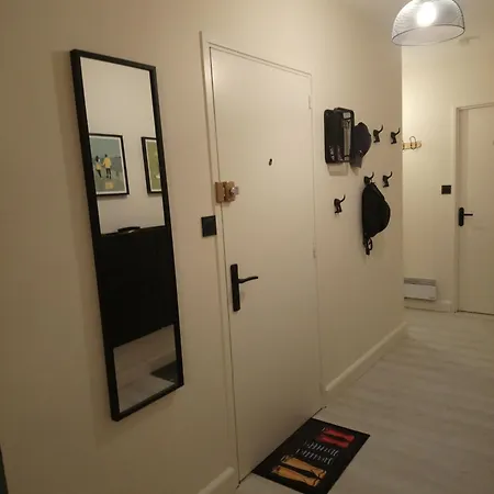 Le Front De Σαιν-Ζαν-ντε-Μον